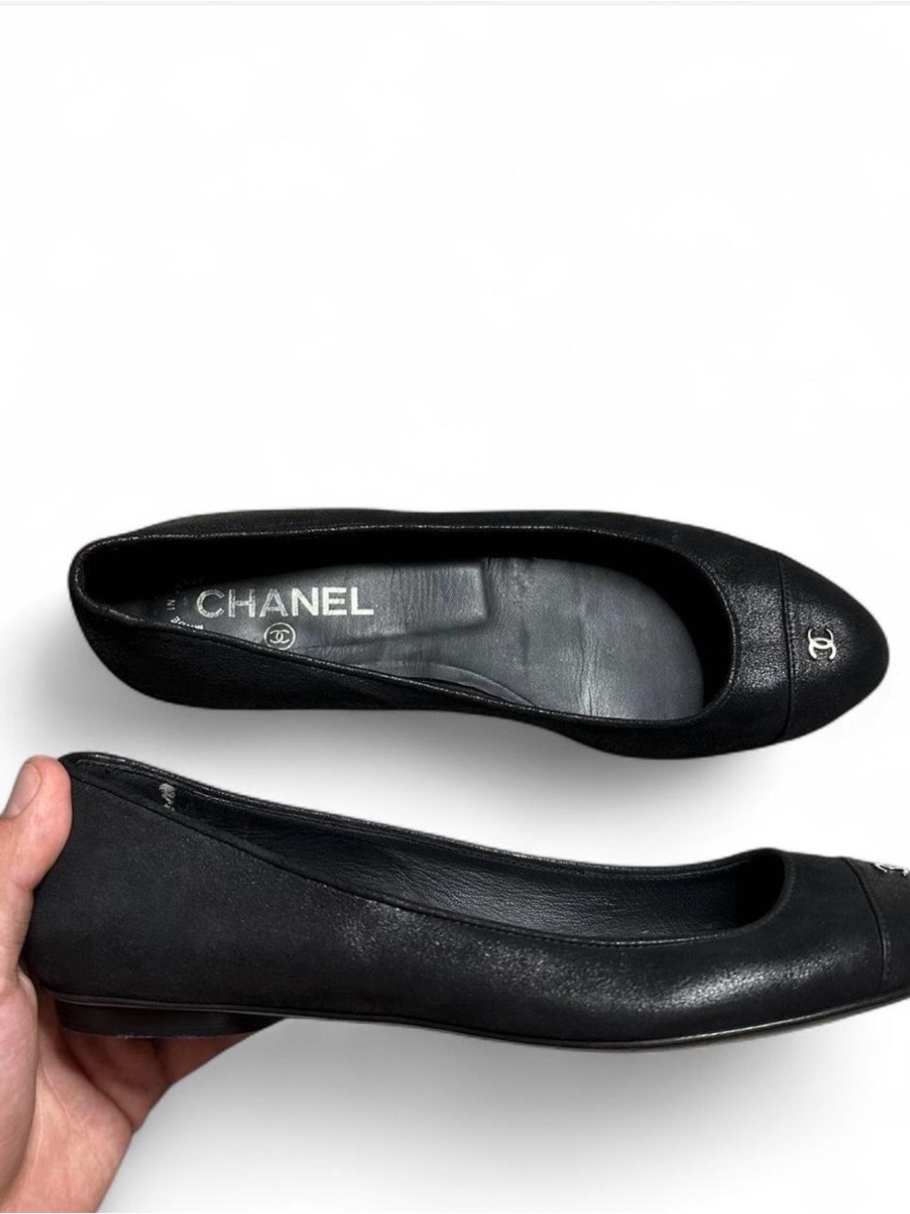 CHANEL Black Leather Cap-Toe CC Logo Ballet Flats